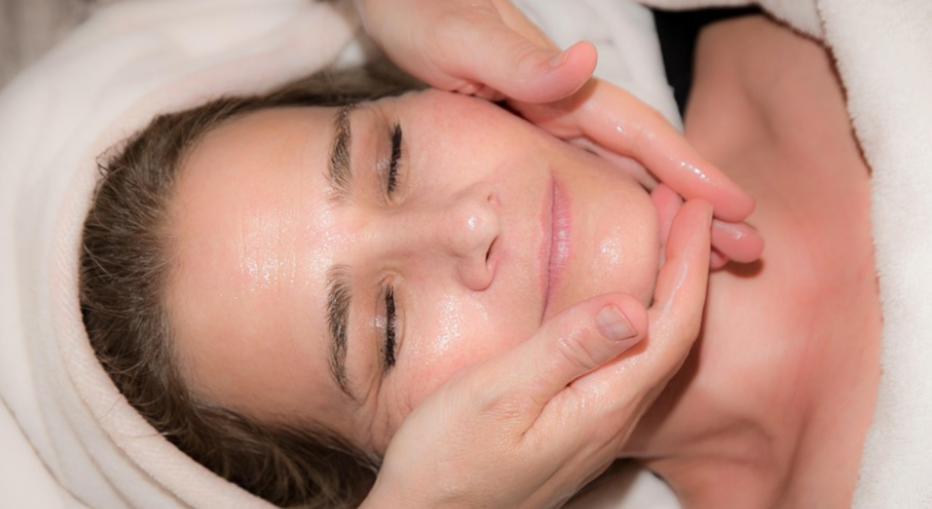 manicure colorazione unghie brescia