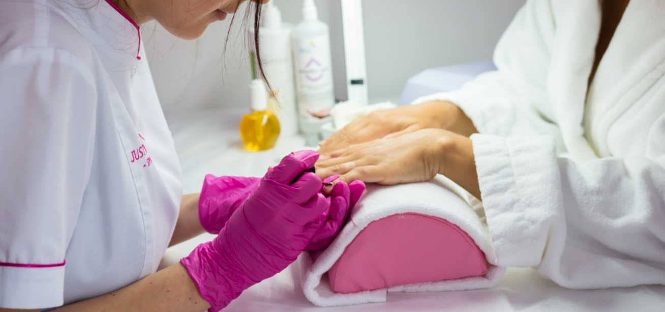 manicure colorazione unghie brescia